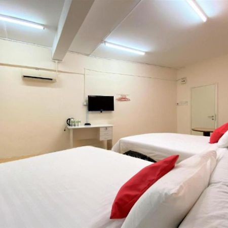 B Hotel Penang George Town Bagian luar foto